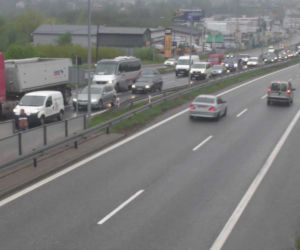 Poważny wypadek na zakopiance. Zderzenie samochodu z motocyklem