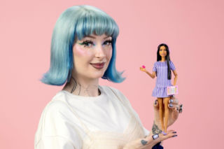 Red Lipstick Monster ambasadorką pierwszej lalki Barbie w spektrum autyzmu