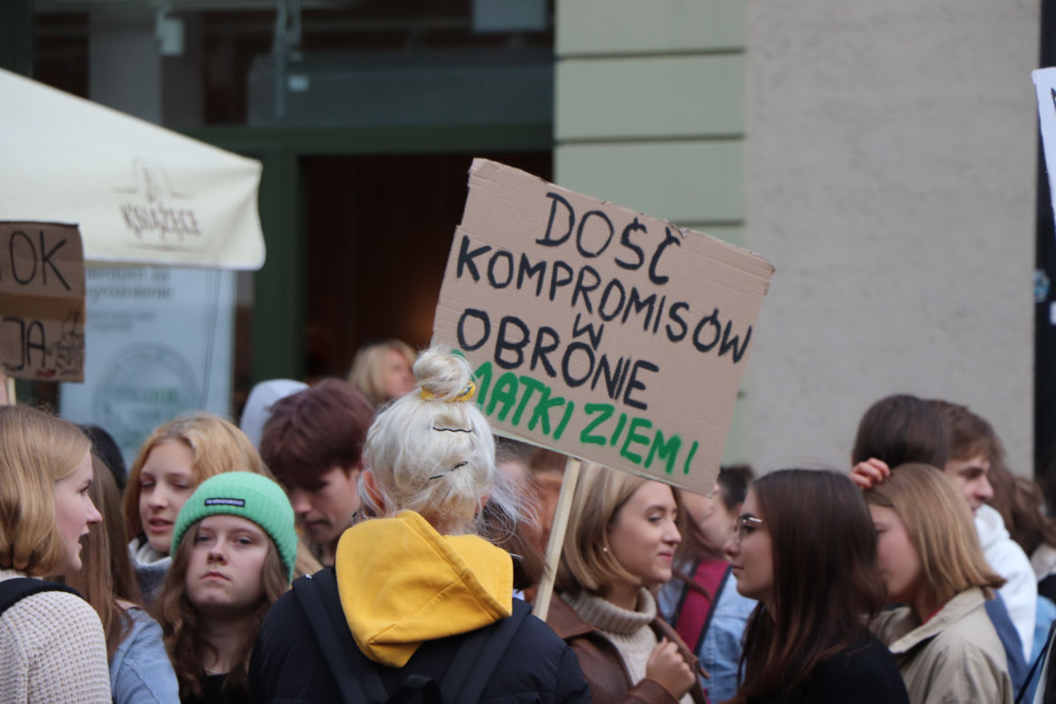 Młodzieżowy Strajk Klimatyczny w Toruniu. Protestowali przeciwko rządowi i korporacjom