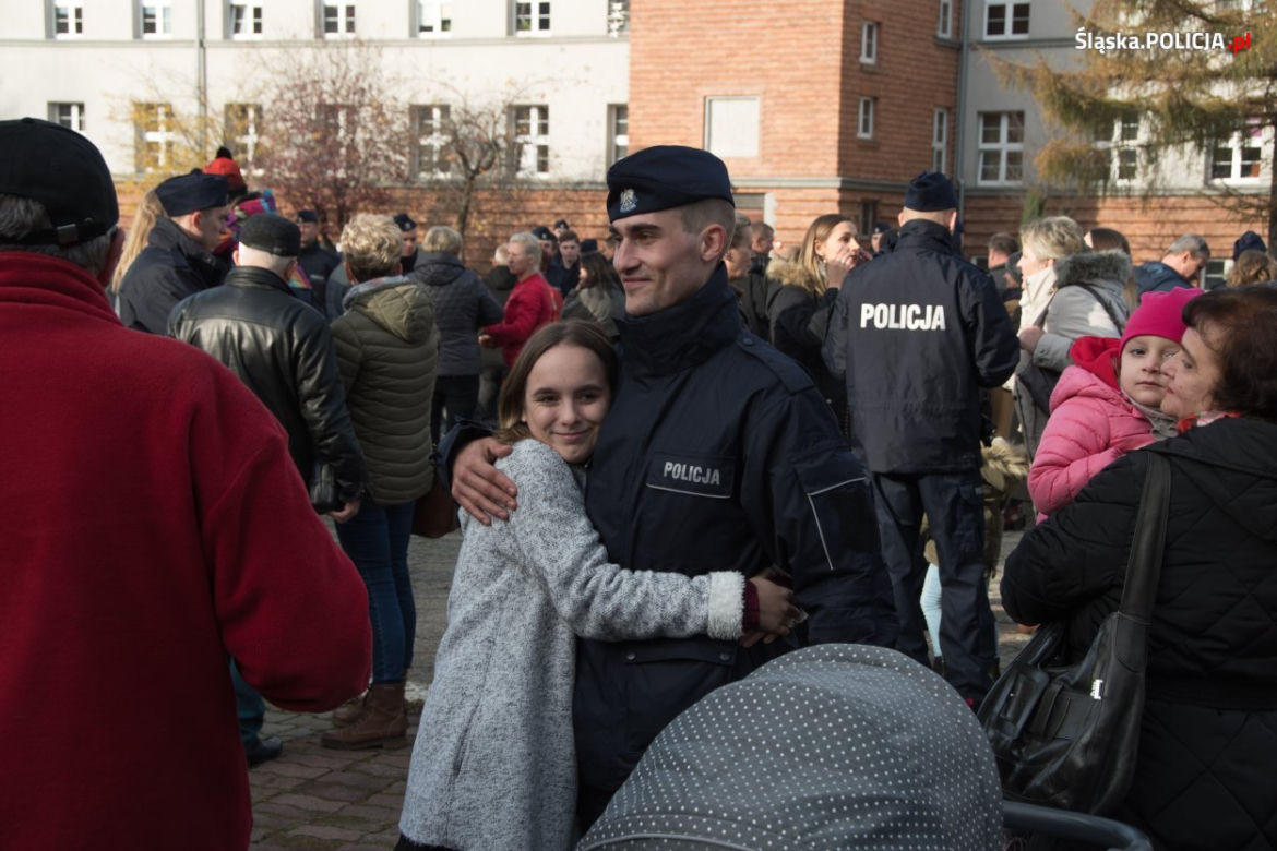 Nowi policjanci w śląskim garnizonie. Złożyli ślubowanie