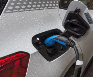 Jak ładować auto elektryczne na koszt sąsiadów? Nosel wpadł na szalony pomysł