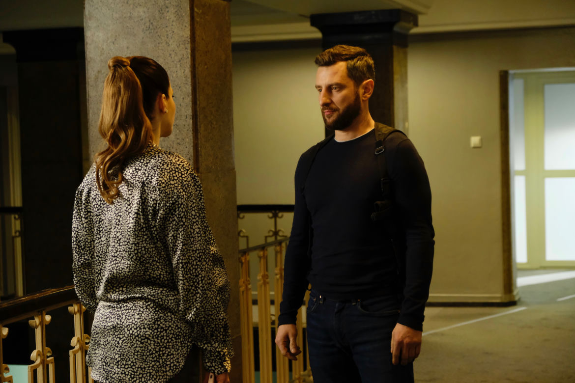 Komisarz Mama 3 odc. 1. Piotr Żeromski (Wojciech Zieliński), Patrycja (Anna Dereszowska)