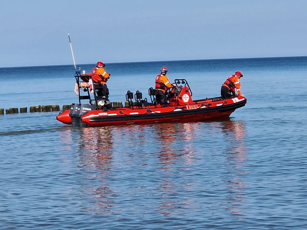 Akcja poszukiwawcza na plaży w Kołobrzegu