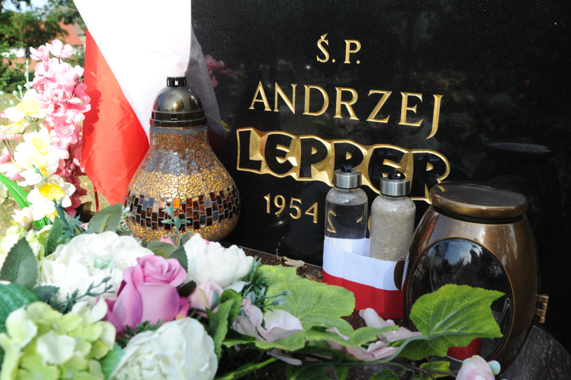 Tak wygląda grób Leppera w 8 rocznicę śmierci