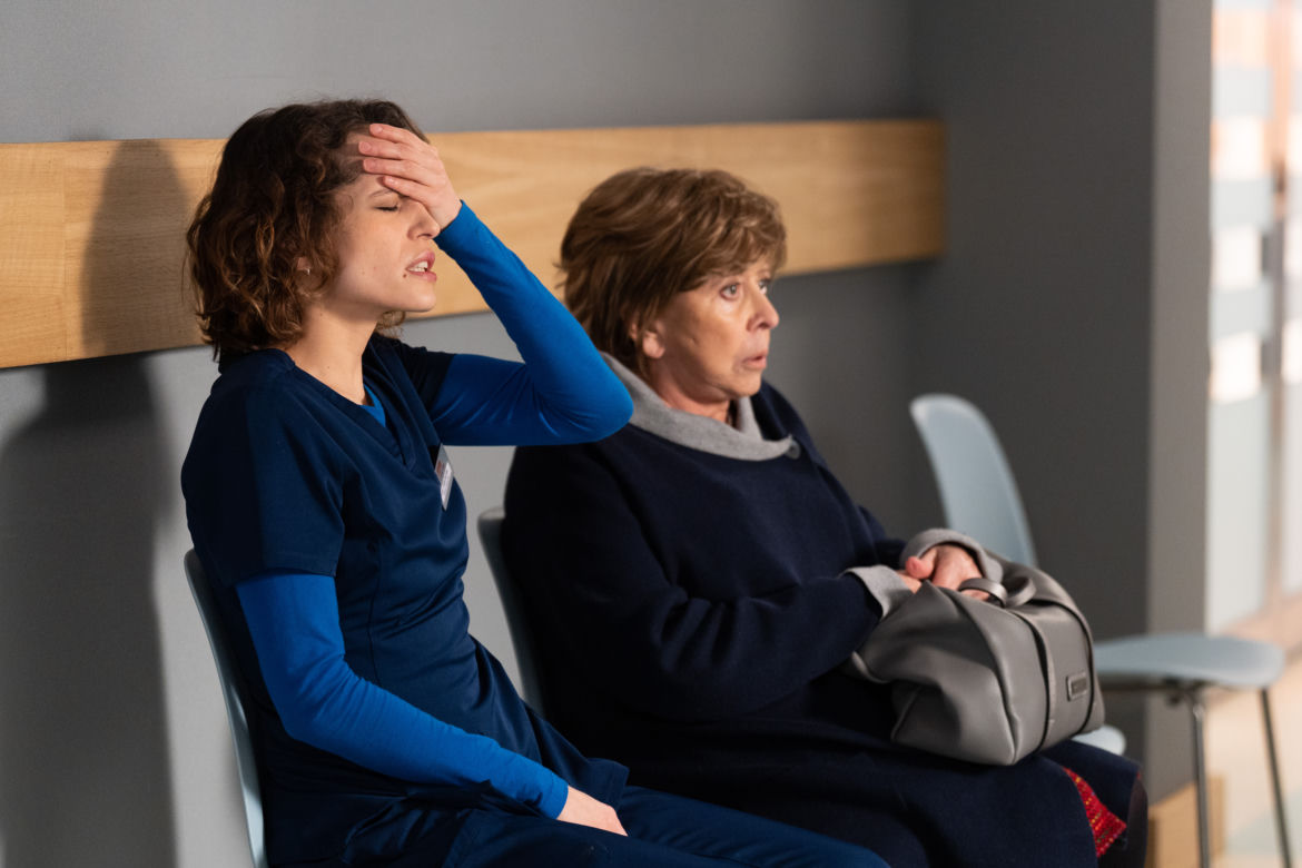 Na dobre i na złe, odc. 881: Julka Burska (Aleksandra Hamkało), Lilka (Elżbieta Jodłowska) - matka Barta