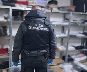 Handlowali podróbkami na transmisji live, zgarnęła ich policja. Wartość towaru przekracza 5 mln zł