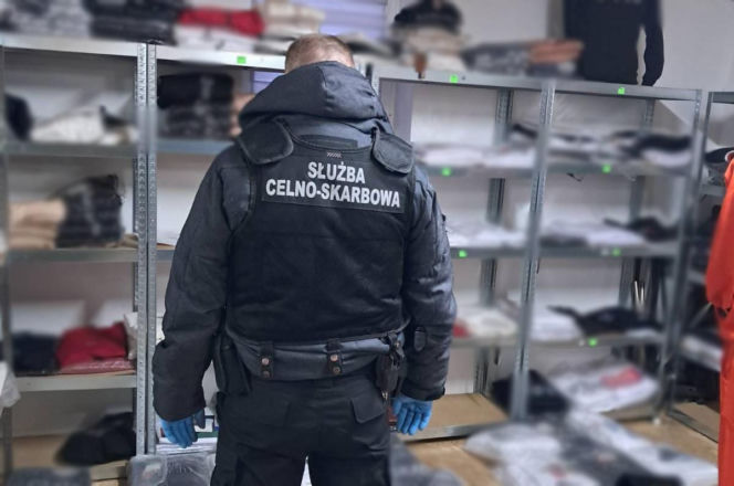 Handlowali podróbkami na transmisji live, zgarnęła ich policja. Wartość towaru przekracza 5 mln zł