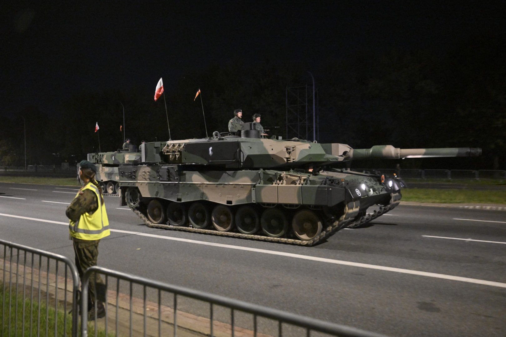 Nocna próba defilady wojskowej w Warszawie