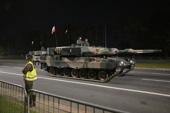 Nocna próba defilady wojskowej w Warszawie