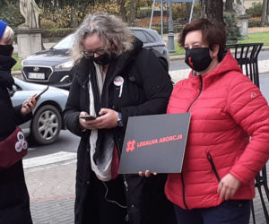 Marta Lempart, Dominika Kasprowicz i posłanka Monika Falej w Iławie