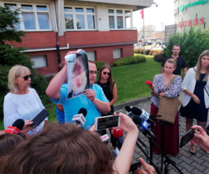 Lubin. Konferencja prasowa rodziny zmarłego Bartosza S.