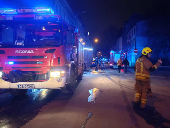 Tragiczny pożar w hotelu pracowniczym. Relacja świadków szokuje. „Wybijali szyby i wyskakiwali przez okno!”