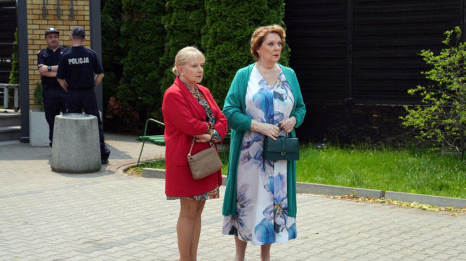 Barwy szczęścia odc. 3281. Józefina Rawiczowa (Elżbieta Jarosik), Walczewska (Małgorzata Puzio)