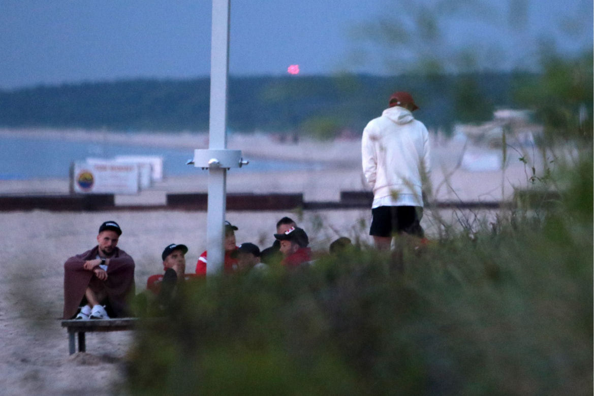 Reprezentanci Polski poszli po porażce na plażę