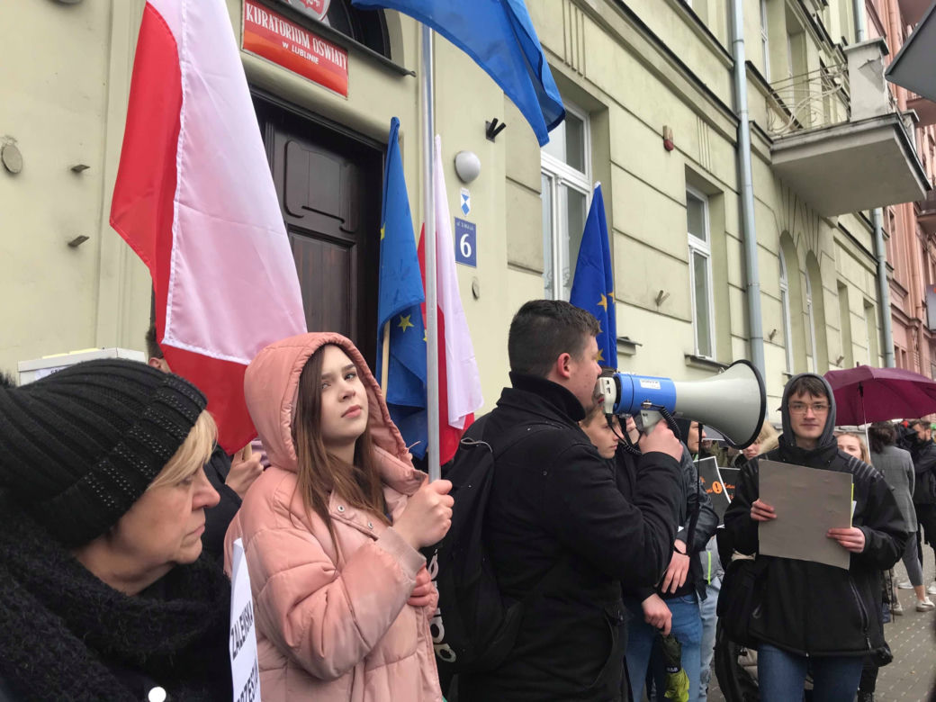 „Kuratorium do roboty”, „Zalewska, nie zdałaś”. Strajk uczniów w Lublinie