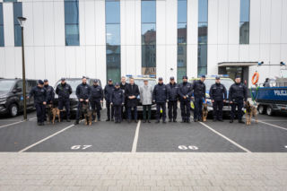 Nowe wozy i łodzie dla wielkopolskiej policji. Psy służbowe pojadą w dużo lepszych warunkach