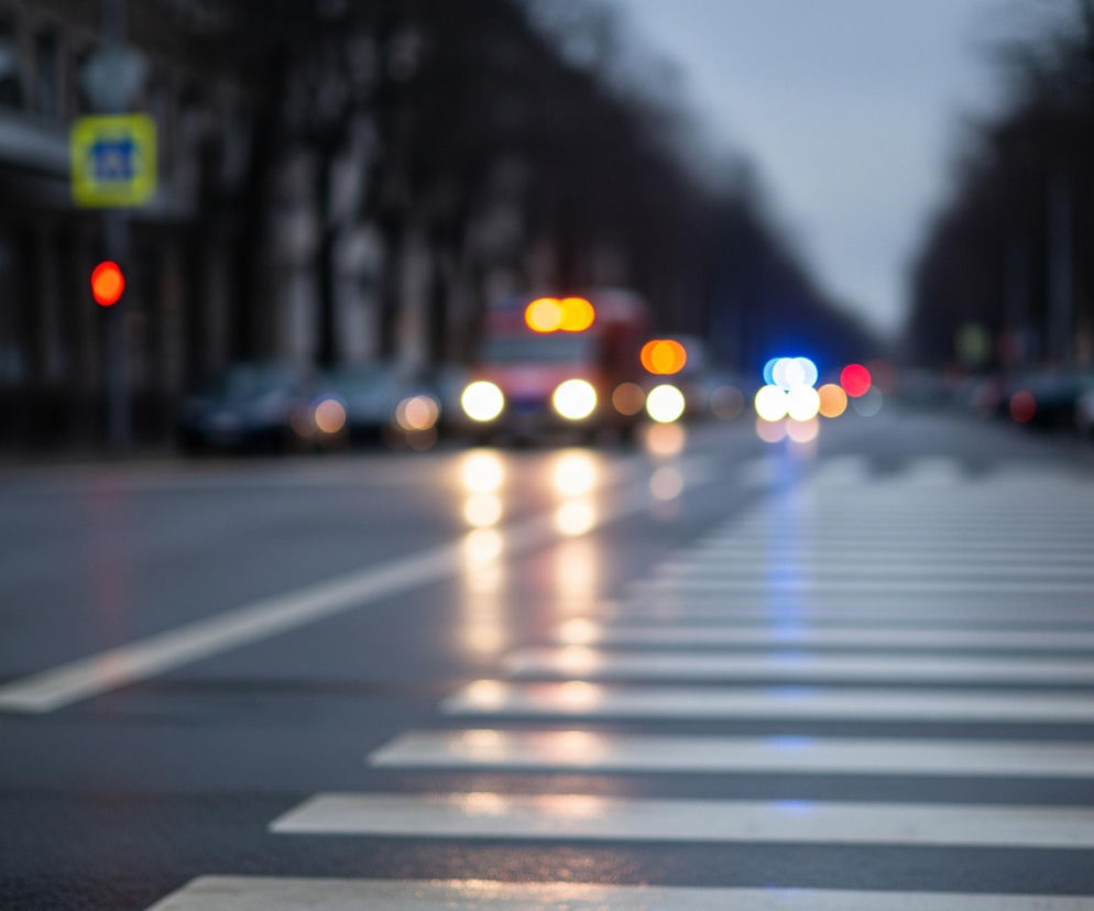 Wtargnęła pod nadjeżdżający pojazd. 81-letnia kobieta zginęła w Bytomiu