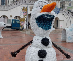 Bajkowa instalacja przed zamojski ratuszem