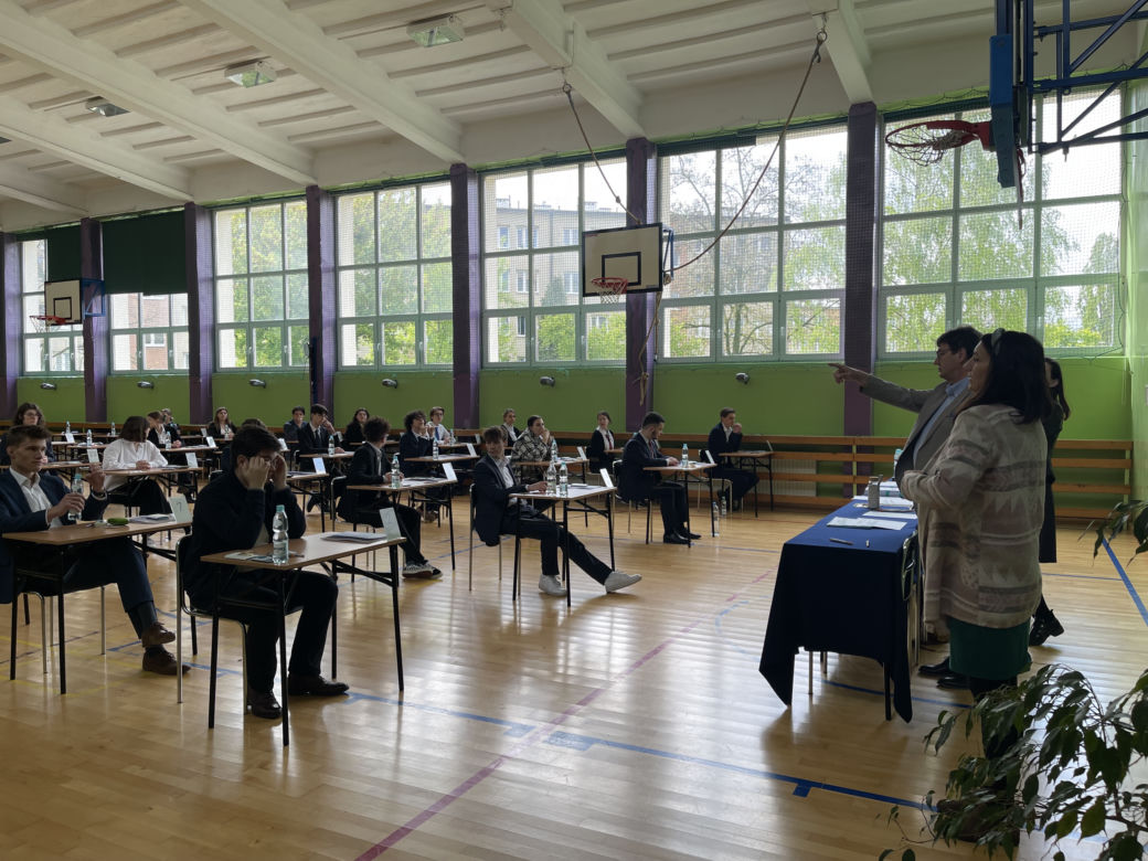 Matura 2023 z matematyki. Uczniowie z Krakowa rozpoczęli egzamin