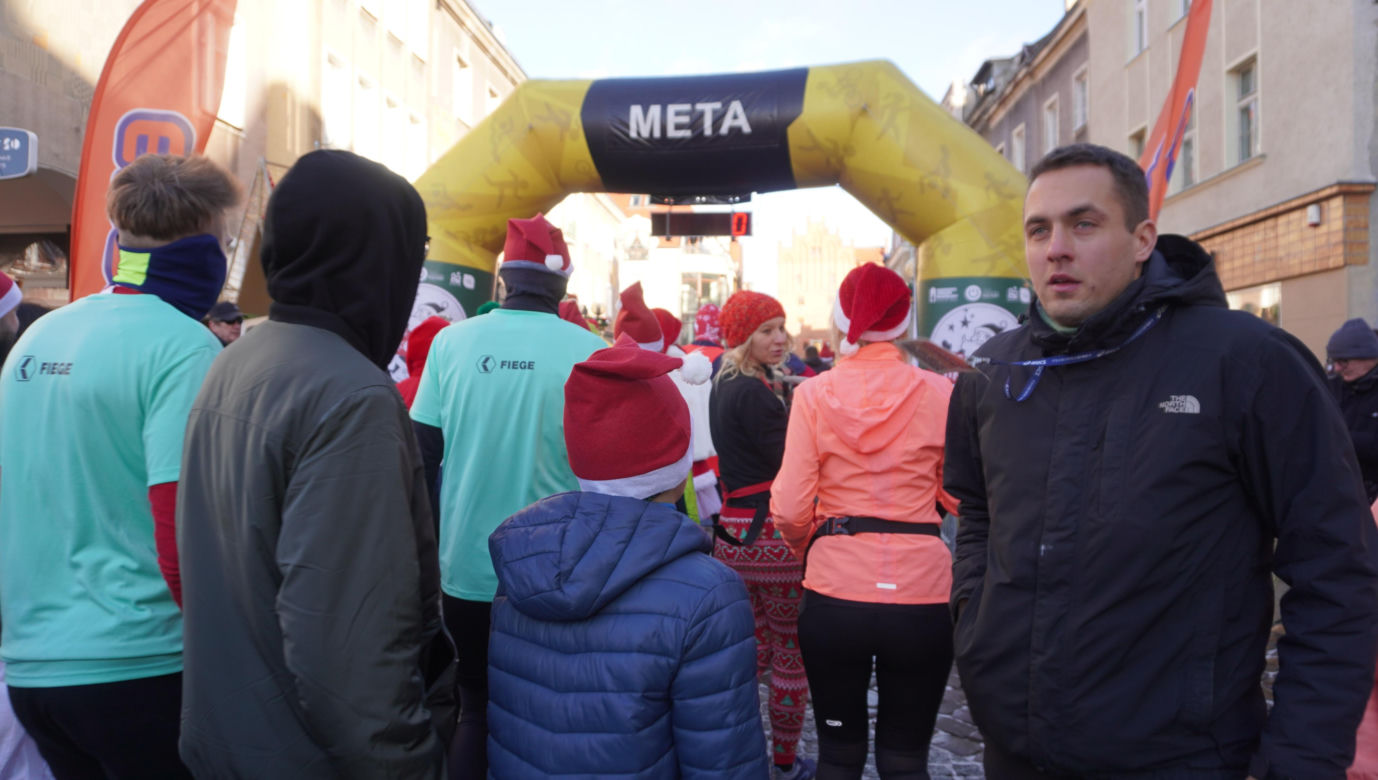 Bieg Mikołajów w Olsztynie. Około 400 osób pobiegło w charytatywnym celu [ZDJĘCIA]