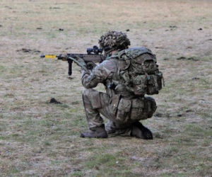 Brytyjscy żołnierze, ćwiczenia na poligonie
