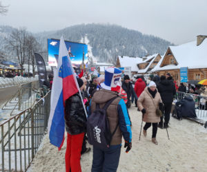 Tłumy kibiców pod Wielką Krokwią w Zakopanem