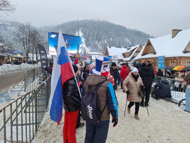 Tłumy kibiców pod Wielką Krokwią w Zakopanem