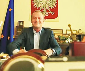 Premier śpiewa na urodziny