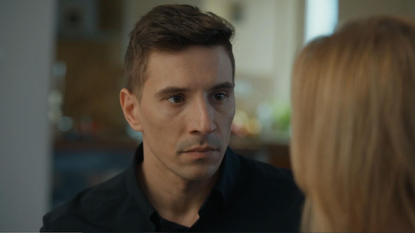 Barwy szczęścia, odcinek 3182. Tomasz (Jakub Sokołowski), Wanda (Maja Barełkowska) 