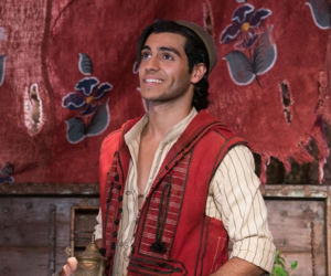 Mena Massoud jako Aladyn
