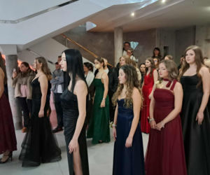 Tak bawili się maturzyści na studniówce skarżyskiego Erbla. Kreacje jak z czerwonego dywanu