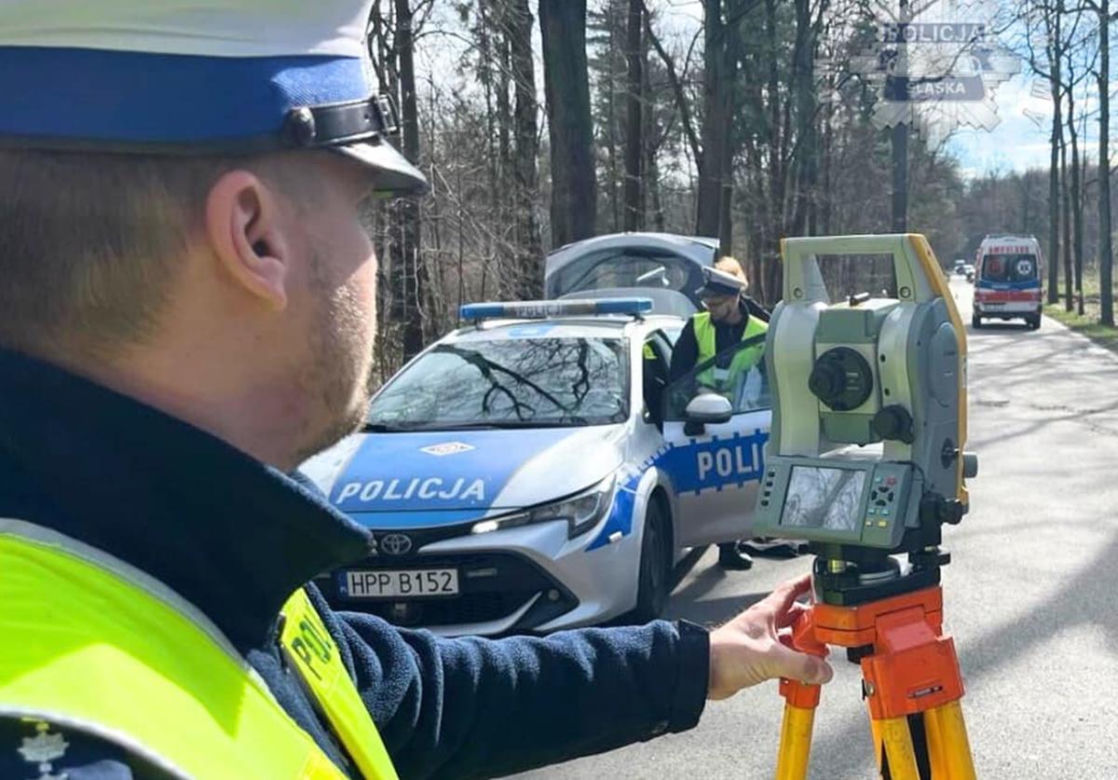 Tragiczny wypadek w Bytomiu. Samochód uderzył w drzewo