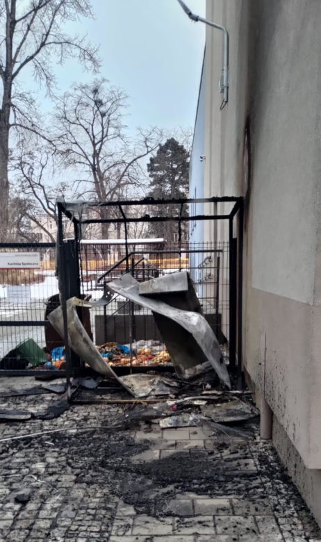 Łódź. Lodówka społeczna Caritasu spłonęła. "Komuś bardzo przeszkadzała" 