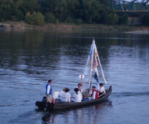 Wieczorna parada na Wiśle zachwyciła mieszkańców. Tak wyglądał finał Festiwalu Wisły w Fordonie
