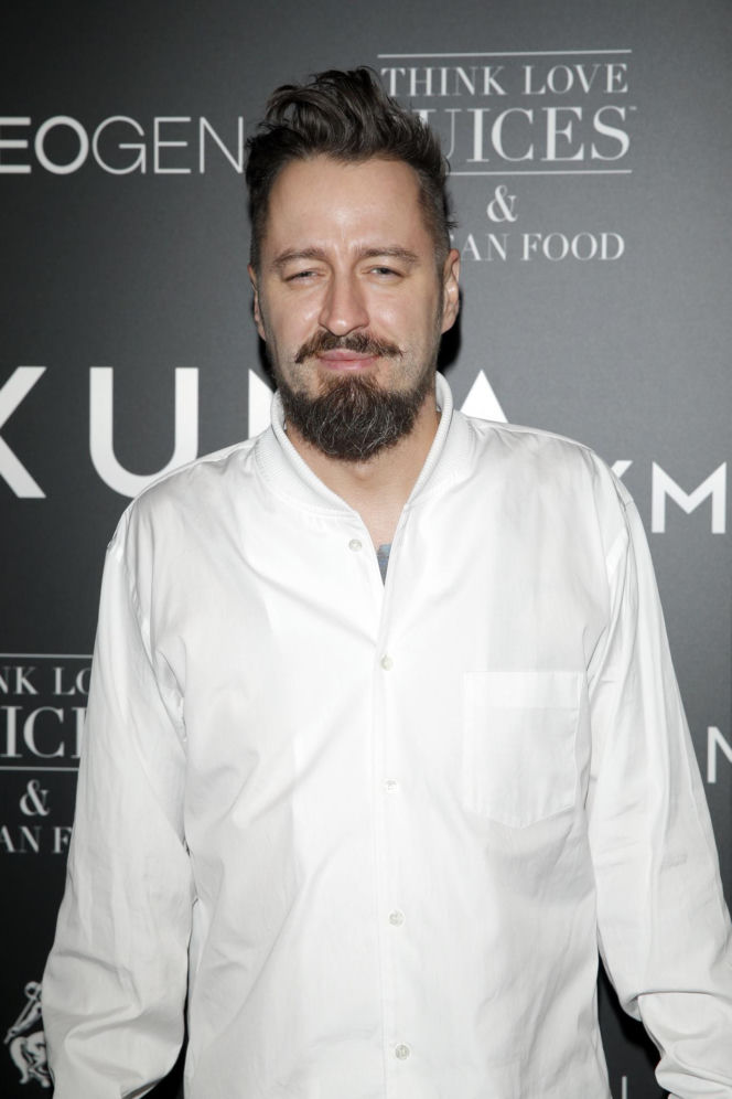 Tak na początku kariery wyglądał Piotr Kędzierski. Dziś trudno go rozpoznać na starych zdjęciach