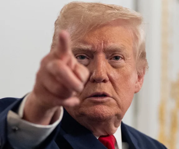 Ruszyły wnioski o „złote karty” Trumpa. Koszt? Minimum milion dolarów