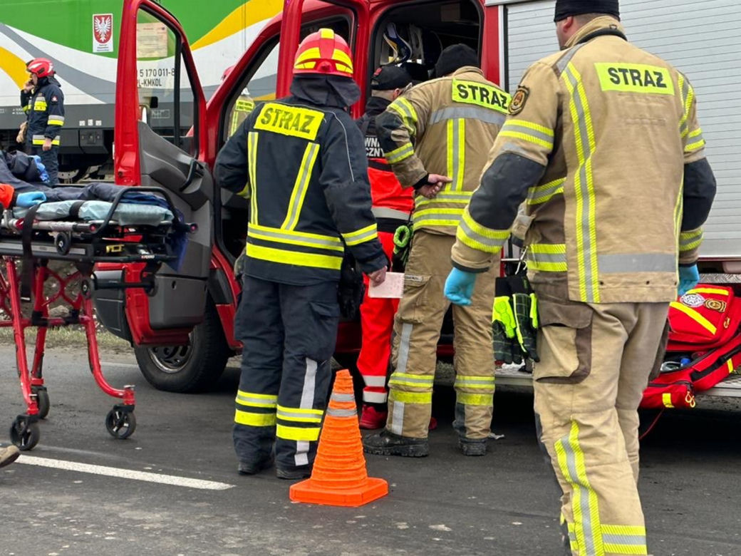 Ożarów Mazowiecki. Młody mężczyzna zginął pod kołami pociągu. Policja wyjaśnia okoliczności wypadku