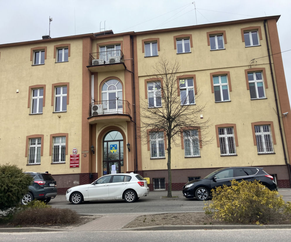 Imieniny u starosty w Żninie. W gabinecie było spotkanie? Starosta nie chciał dmuchać, teraz się tłumaczy