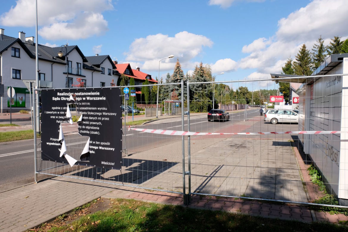 Wojna o chodnik w Wesołej