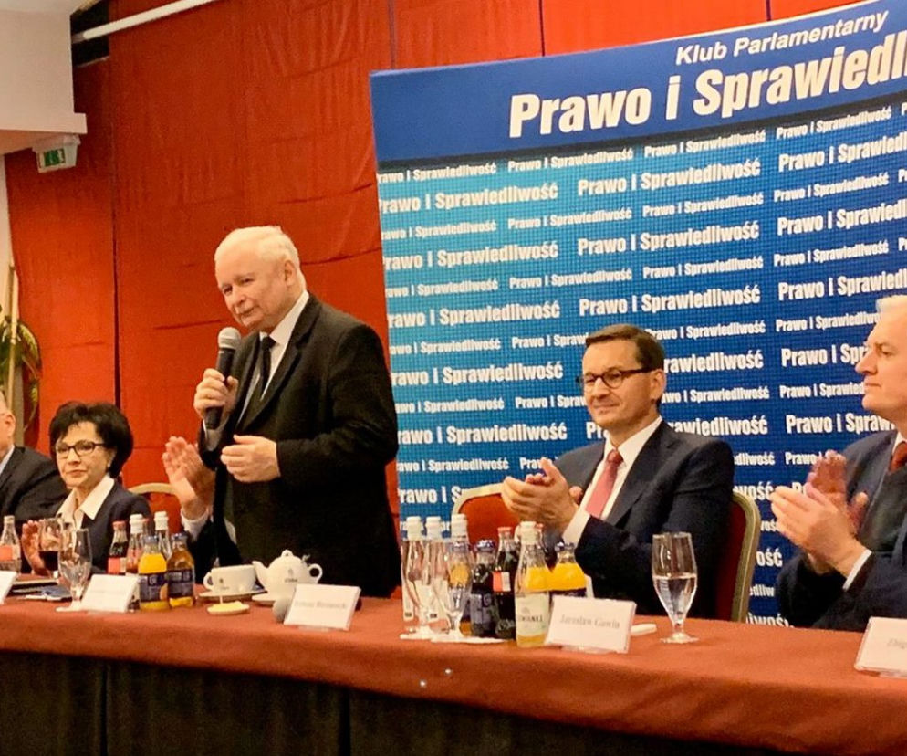 PIS rozdaje stołki