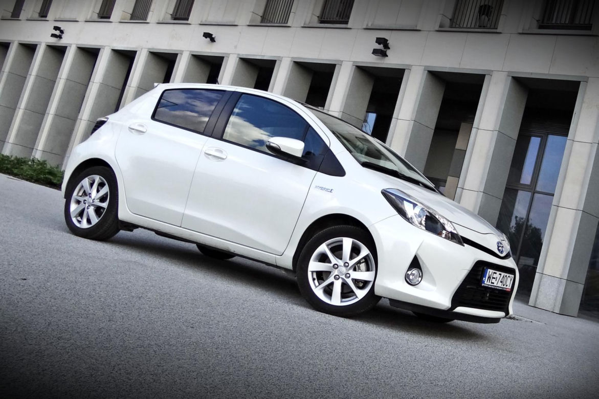 Toyota Yaris Hybrid 100