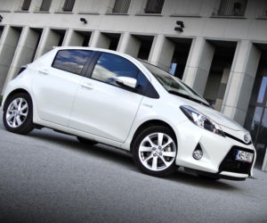 Toyota Yaris Hybrid 100