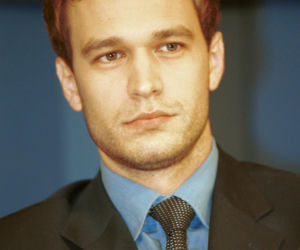 Michał Żebrowski od lat wciela się w Falkowicza w Na dobre i na złe. Już na początku kariery aktorskiej był bożyszczem kobiet [GALERIA]