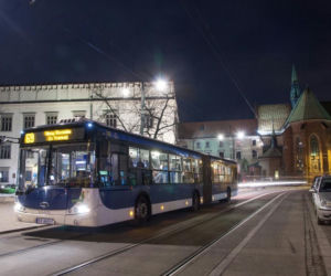 Zatłoczone tramwaje i autobusy