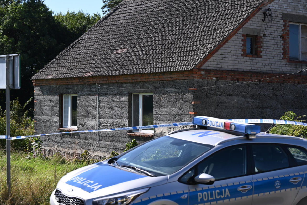 Zwłoki trzech noworodków zakopane w piwnicy. 20-latka matką, tatusiem dzieci jest jej 54-letni ojciec