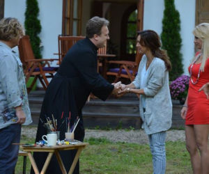 Ranczo 9 sezon odc. 105. Monika (Emilia Komarnicka), Kusy (Paweł Królikowski), Lucy (Ilona Ostrowska), ksiądz Robert (Bartek Kasprzykowski)
