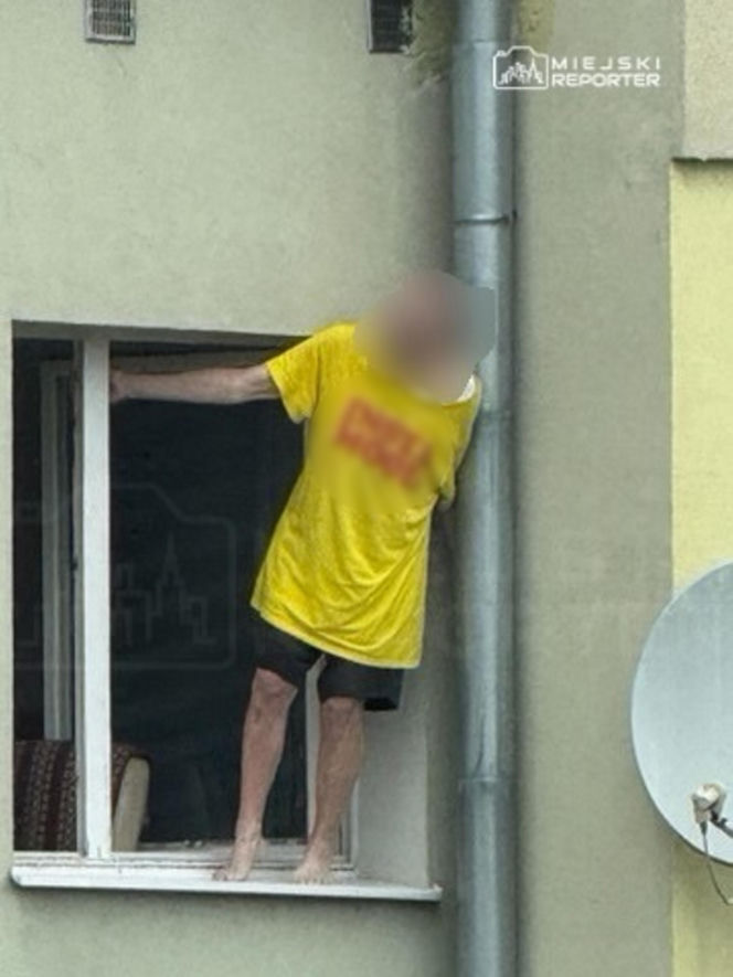 Dramatyczna akcja służb w Warszawie. Mężczyzna po 19 godzinach zszedł z parapetu