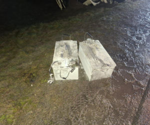 Wypadek na S5 koło Leszna. Ciężarówka z tytoniem wpadła do rowu