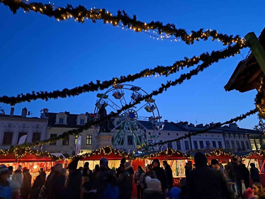 Świąteczne Miasteczko w Rzeszowie. Rynek rozbłysnął milionem światełek!