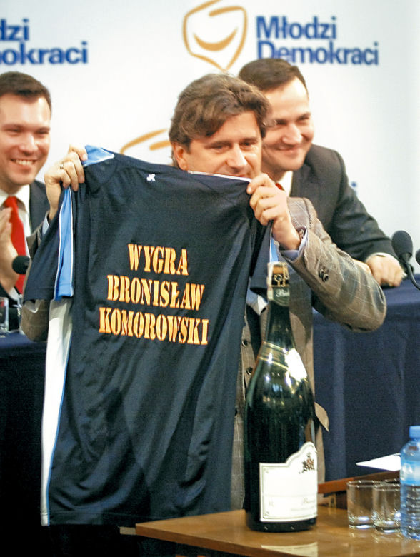 Pierwsze starcie Sikorski: Komorowski wygrał Palikot